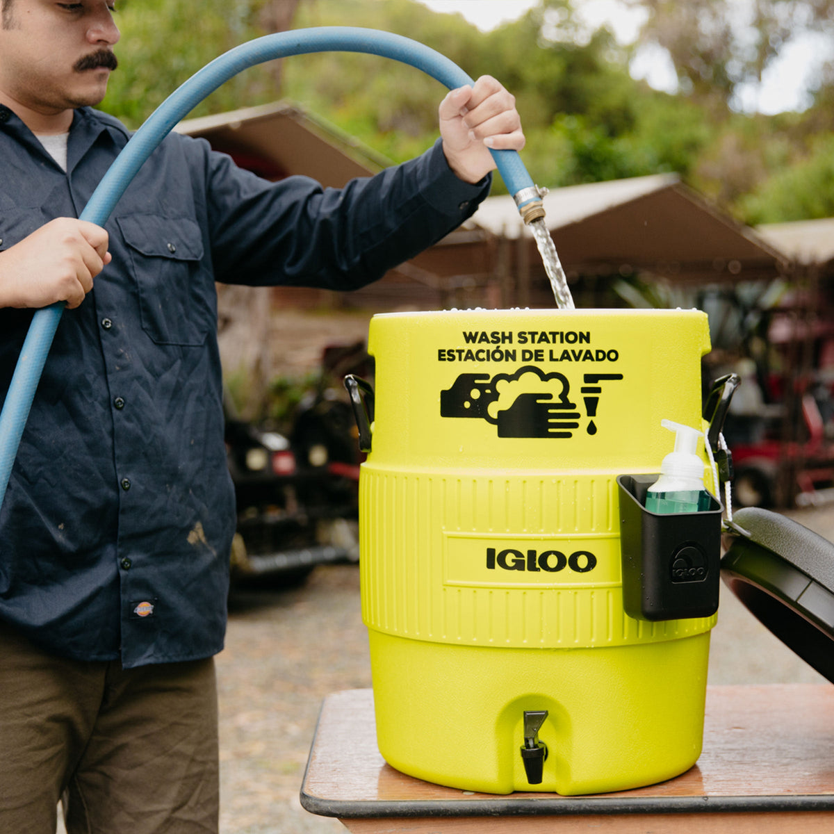 5-gallon-handwash-station-k9 00042260_lifestyle1.jpg