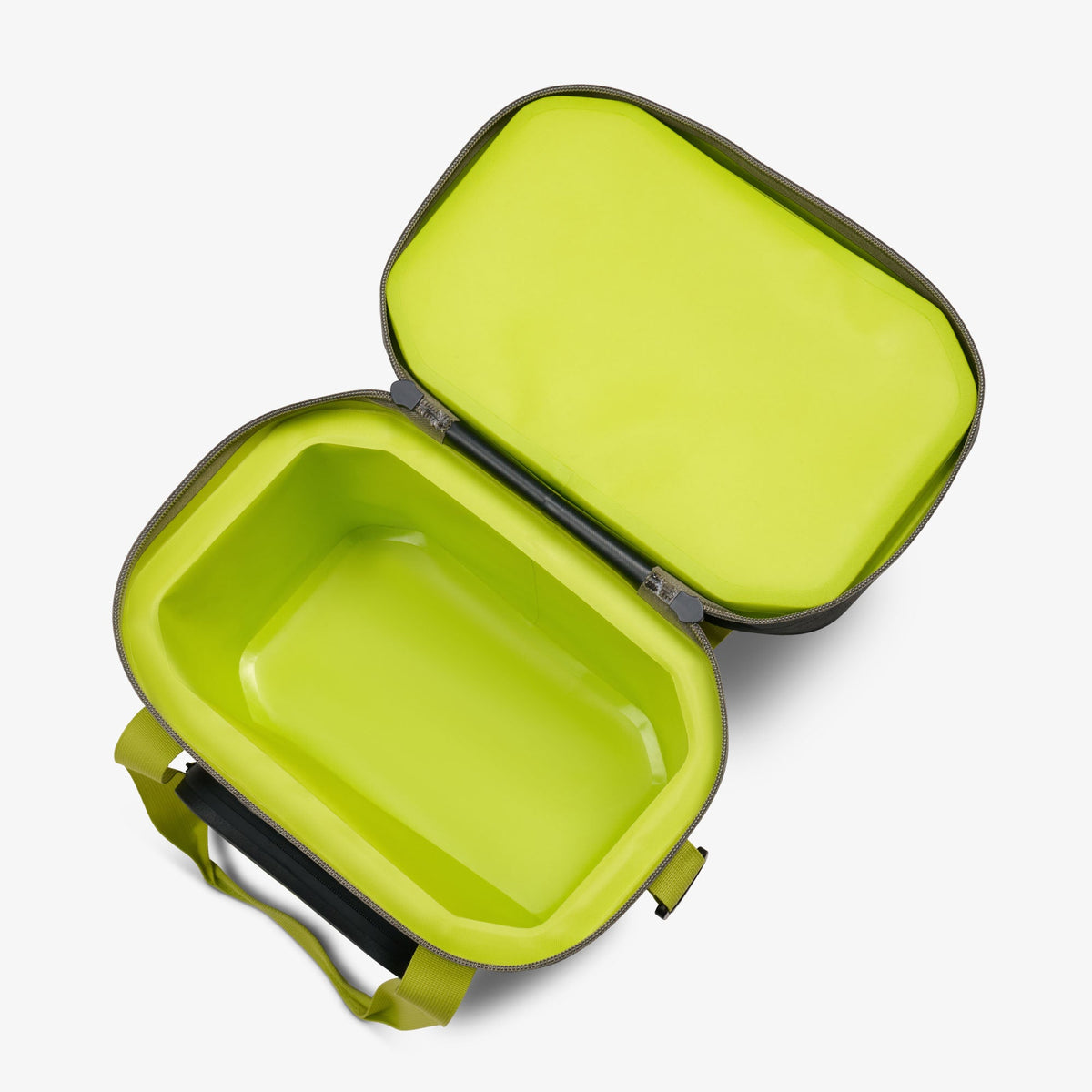 trailmate-18-can-cooler-bag-z4 00066772-O2.jpg